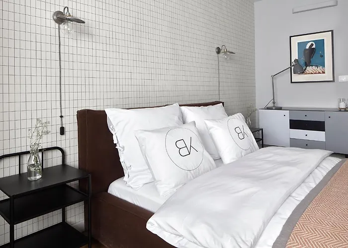 Nocleg ze śniadaniem Bez Kantów Art Warszawa